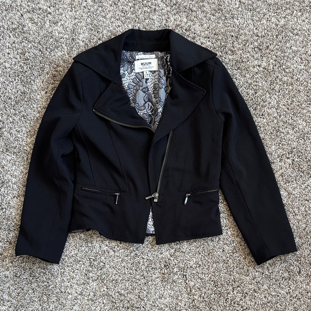 Ruum Women's Black Blazer with Zipper Detail